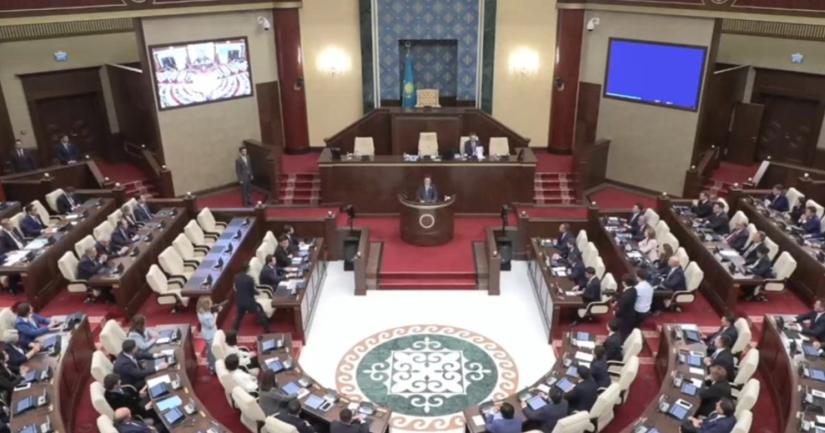 Депутаттар Құрылтай төрағасының орынбасарларын сайлады