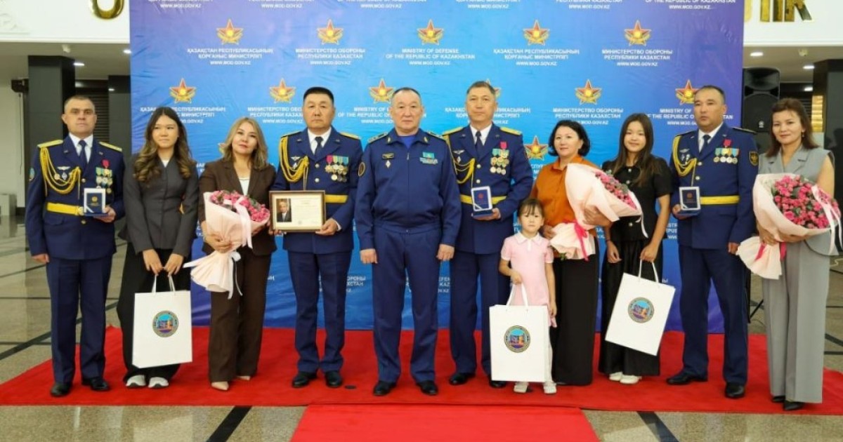 Табиғи өртпен күрескен әскери ұшқыштарға мемлекеттік наградалар табысталды