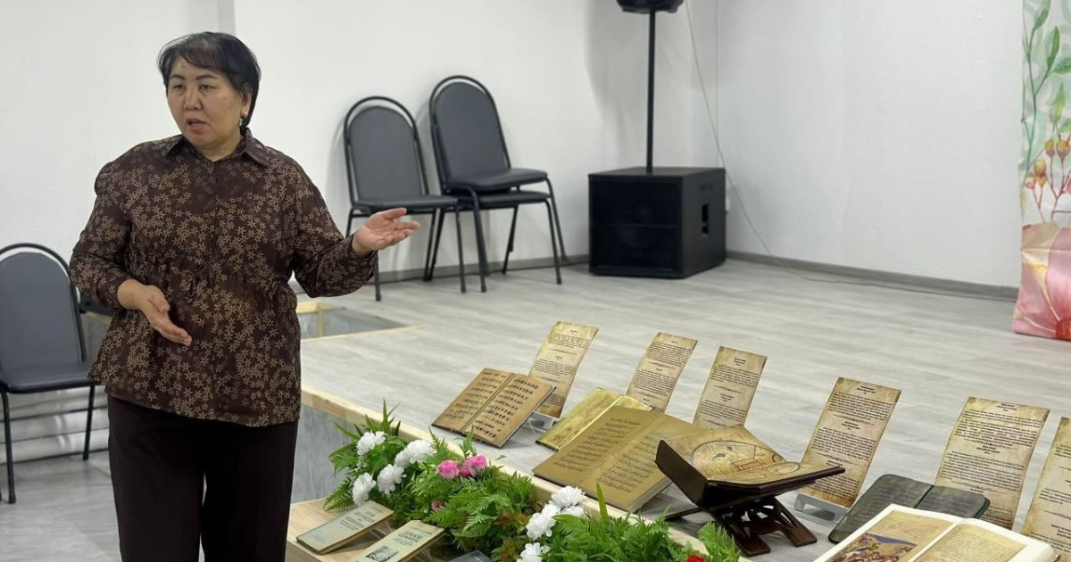 «Астанада кітап оқитын жастардың көптігі бізді қуантады»: Елордалық аға буын көпшілікті кітап оқуға үндеді