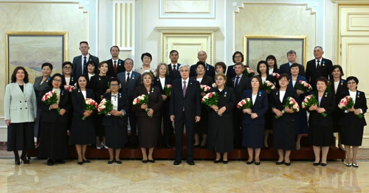 Президент білім саласы қызметкерін мемлекеттік наградалармен марапаттады