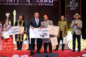 «Адамзаттың Абайы» атты ақындар айтысында Мақсат Ақанов жеңімпаз атанды