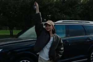 Қайрат Нұртастың қызы жаңа көлігін көрсетті