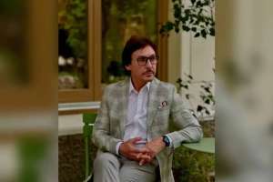 «1,5 млн теңге»: Жан Байжанбаевпен киноға түсу үшін ақша сұрады деген ата-ана шу шығарды