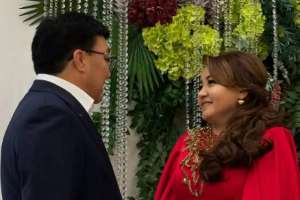 Әнші Тоқтар Серіков жұбайы Бейбітті биылғы туған күнімен ерекше құттықтады