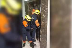 Елордалық құтқарушылар лифтте қалып қойған 9 адамды құтқарды