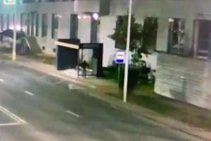 Астанада аялдаманы сындырған ер адам ұсталды (ВИДЕО)