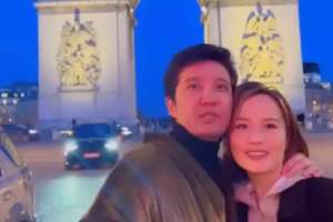 Айқын әйелі Жұлдызды Эйфель мұнарасының қасында туған күнімен құттықтады