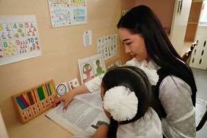 Елімізде жетім балаларға арналған тәлімгерлер үшін міндетті сертификаттау енгізілді