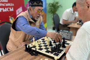 Елордада зейнеткерлер арасында шахматтан турнир өтіп жатыр