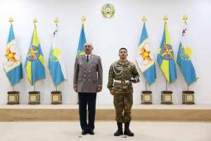Қорғаныс министрі әскери қызметшілерге мемлекеттік наградалар табыс етті