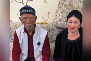 Әнші Бүркіттің ата-анасы инстаграмда тренд видео түсіріп, жұртты күлкіге қарық қылды