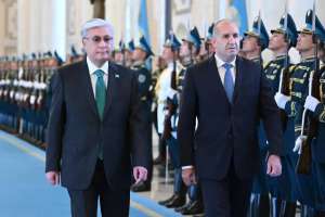 Астанаға ресми сапармен Болгария Президенті келді