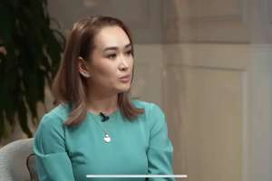 «Осындай шудан өздеріне қол жұмсап жатыр»: Ақерке Бүркітбай Әли Оқаповтың күйзелісі туралы айтты