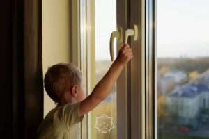 Балалардың терезеден құлап кетуіне қалай жол бермеуге болады