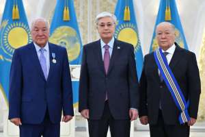 Қасым-Жомарт Тоқаев мемлекеттік наградалар тапсырды