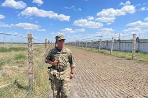 Ұландық жауынгер сотталған адамның қашып кетуіне жол бермеді