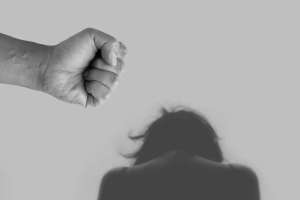 «Қызымды психикалық орталық қызметкерлері зорлады»: Шымкенттегі жантүршігерлік жайт