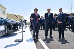 Тоқаев пен Бердімұхамедов өнеркәсіп көрмесін аралап көрді