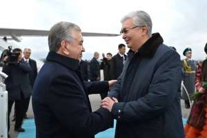 Президент Шавкат Мирзиёевті әуежайдан қарсы алды
