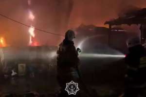 Алматыда түнде болған ірі өрт салдарынан бір адам қаза тапты