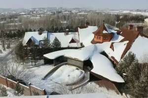 Астанада Кәрім Мәсімовке тиесілі деген зәулім үй тәркіленді