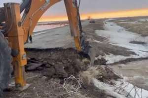 Жетісу облысында жолдың бір бөлігін су жарып шықты