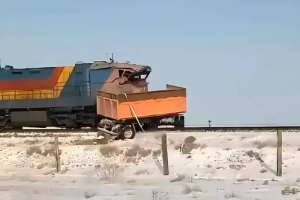 Атырау облысында пойыз жүк көлігімен соқтығысты