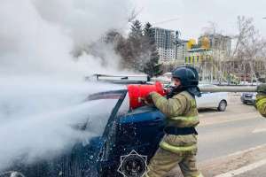 Астанада жеңіл көлік отқа оранды