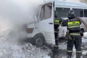 Астананың сол жағалауында шағын автобус отқа оранды