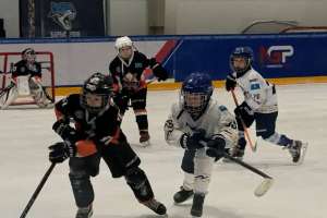 Cross Ice Hockey 4x4: Елордада балалар арасындағы ерекше хоккей жарысы мәресіне жетті