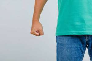 Атырауда жүргізуші балалар ауылының тәрбиеленушісін соққыға жықты