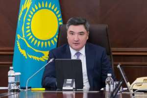 Олжас Бектенов қазақстандық әйелдерді мерекемен құттықтады