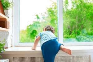 Елордада кәмелетке толмаған бала 8-қабаттан құлап кетті