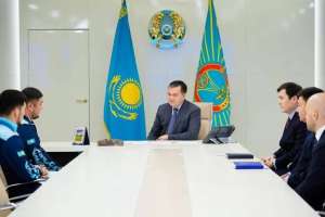 Елорда әкімі Нұрбек Оралбаймен және оның жаттықтырушысы Асқар Еркебаевпен кездесті
