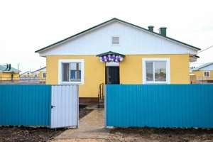 Су тасқынынан зардап шеккен СҚО тұрғындары жаңа үйлердің кілтін алып жатыр