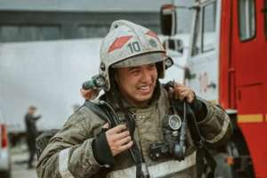 Бірнеше адамның өмірін аман алып қалған астаналық өрт сөндіруші