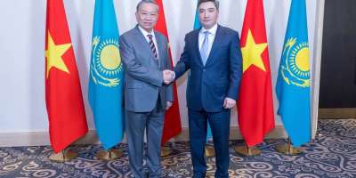 Colman Domingo and Jude Law at amfAR’s Venice Gala