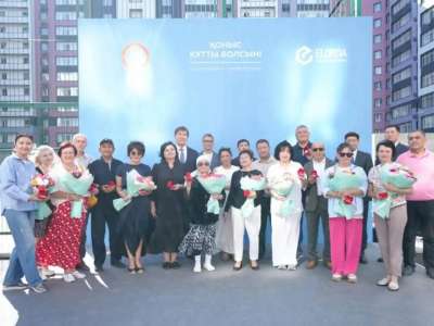 Елордада 200-ге жуық үлескер пәтер кілтін алды