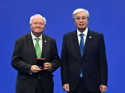 Президент діндер съезіне қатысушыларға мемлекеттік наградалар табыс етті