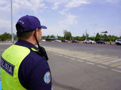 Полицейлер жүргізушілерге жол ережесін қатаң сақтауға шақырады