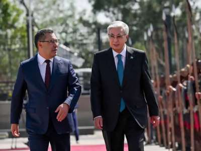 Қырғызстан Президенті өз резиденциясында Тоқаевты салтанатты түрде қарсы алды