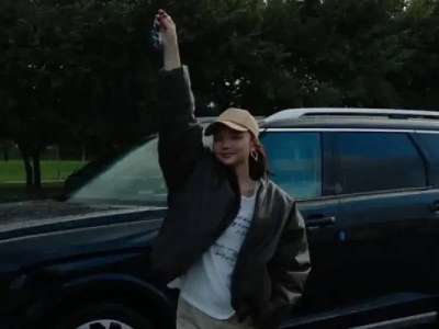 Қайрат Нұртастың қызы жаңа көлігін көрсетті