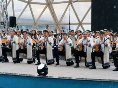 Өскелең ұрпақтың домбыраға деген ықыласы ерекше – Президент