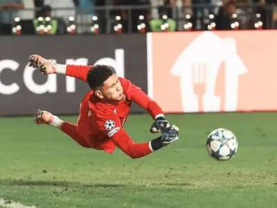 «Тегін массаж»: Қақпашы Темірлан Анарбековке халық ерекше сыйлықтар ұсынып жатыр