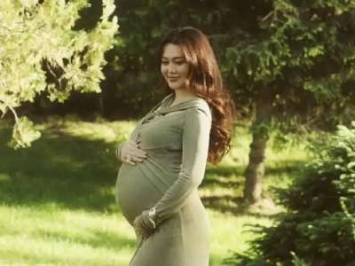 «Бөпеміздің өмірге келуіне санаулы күндер қалды»: Ерке Есмахан оқырмандарына жүрекжарды жазба арнады