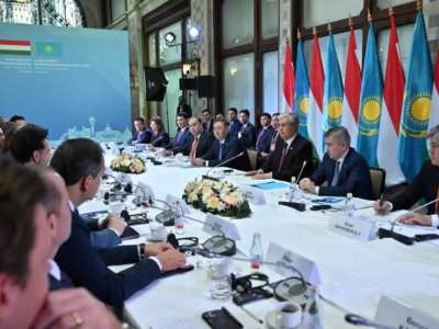 Президент қазақ-мажар инвестициялық дөңгелек үстеліне қатысты