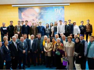 Тұманбай Молдағалиевтің 90 жылдығына арналған әдеби-музыкалық кеш өтті