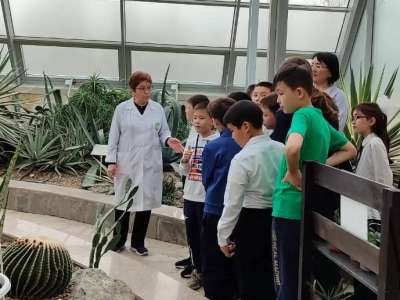 «Таза Қазақстан»: елордалық оқушылар Ботаникалық баққа экскурсия жасады