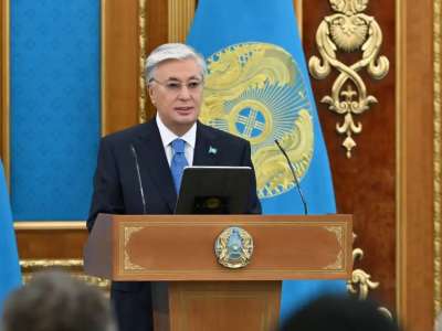 Президент медицина саласы қызметкерлерін марапаттады