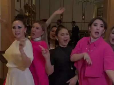 Баян Алагөзова өнер жұлдыздарымен бірге билеп, жұртты тәнті етті